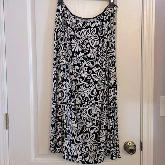 Croft and Barrow Size 12 Black and White Skirt - Picture 1 of 5